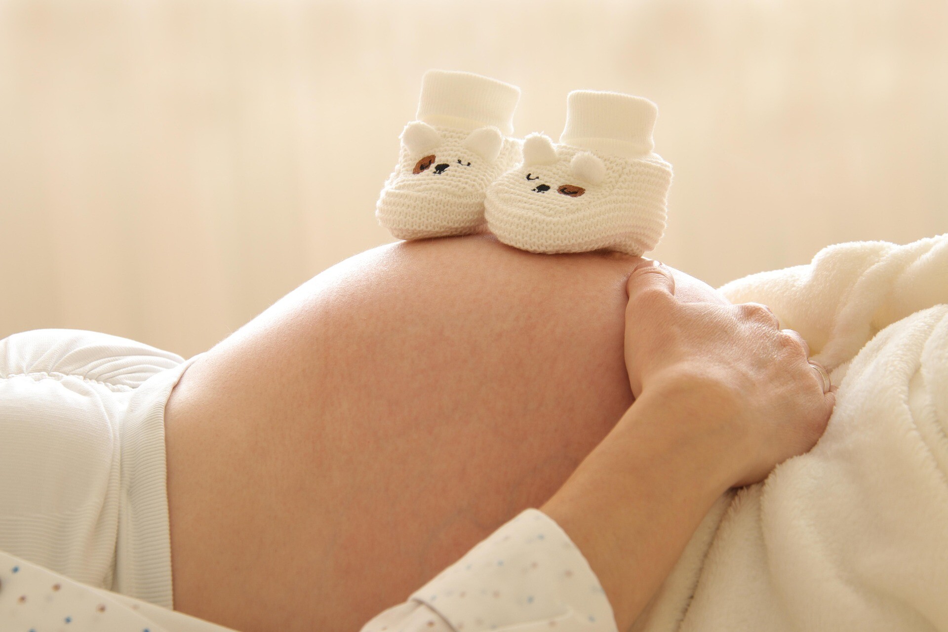 Pregnant 6189040 1920 (1)